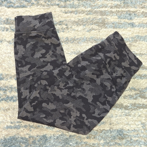 Lululemon Scuba High-Rise Jogger 7/8 Length Heritage 365 Camo Deep Coal Multi - Picture 6 of 11